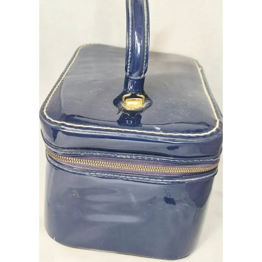 Vintage train case this item